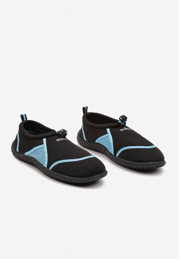 Born2be - Czarno-Niebieskie Siateczkowe Wsuwane Buty Sportowe z Elastyczną Cholewką do Sportów Wodnych Nelinda. Okazja: na co dzień. Zapięcie: bez zapięcia. Kolor: czarny. Szerokość cholewki: normalna. Wzór: aplikacja. Sezon: lato, wiosna. Obcas: na płaskiej podeszwie. Sport: żeglarstwo