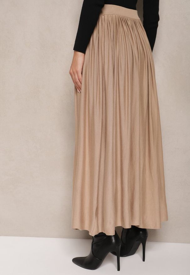 Renee - Beżowa Spódnica z Wiskozą o Plisowanym Kroju z Gumką w Pasie Tilisya. Okazja: na co dzień. Kolor: beżowy. Materiał: wiskoza. Styl: klasyczny, casual, elegancki