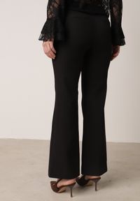 Born2be - Czarne Garniturowe Spodnie VICES o Kroju Dzwonów Tessaria. Okazja: na spotkanie biznesowe. Kolor: czarny. Styl: biznesowy, elegancki, klasyczny #5