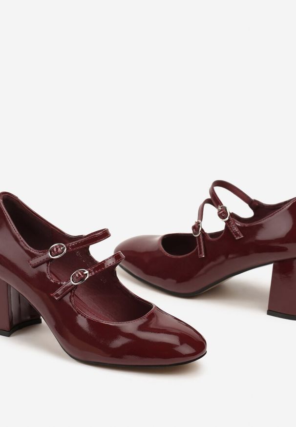 Renee - Bordowe Czółenka Lakierowane na Słupku Ozdobione Paskami i kwadratowym Noskiem Jalabine. Zapięcie: pasek. Kolor: czerwony. Materiał: lakier. Wzór: aplikacja. Obcas: na słupku. Styl: klasyczny