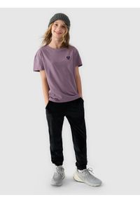 4f - 4F T-shirt gładki dziewczęcy - fioletowa 140 (9-10 lat). Okazja: na co dzień. Kolor: fioletowy. Materiał: bawełna, jersey, dzianina. Długość rękawa: krótki rękaw. Długość: krótkie. Wzór: gładki. Sezon: lato. Styl: sportowy, klasyczny, casual