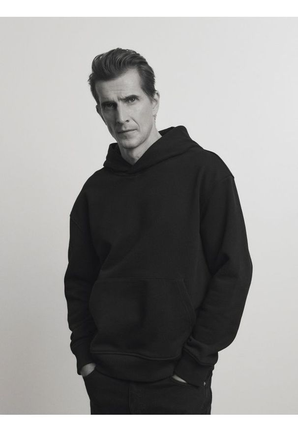 Reserved - Bawełniana bluza comfort fit - czarny. Kolor: czarny. Materiał: bawełna