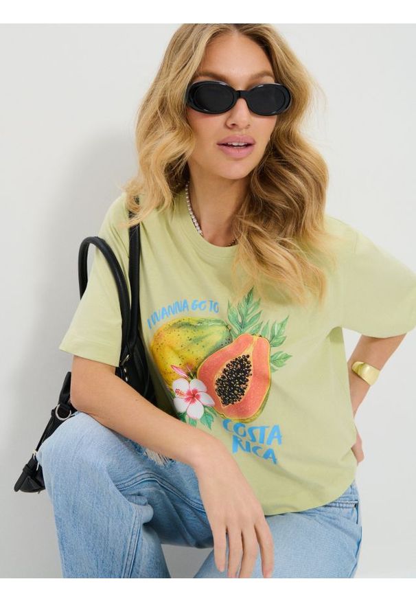 Sinsay - Bawełniana koszulka z nadrukiem owocowym - zielony. Kolor: zielony. Materiał: bawełna. Wzór: nadruk