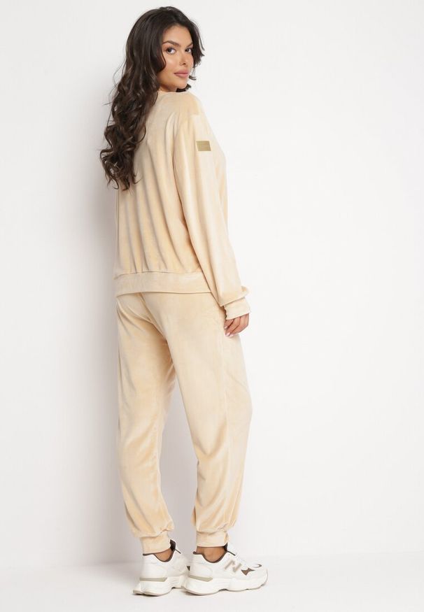 Born2be - Beżowy Komplet Dresowy z Welurowej Dzianiny Bluza i Joggery Iramba. Kolor: beżowy. Materiał: welur, dresówka, dzianina