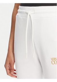 Versace Jeans Couture Spodnie dresowe 78HAAT06 Biały Regular Fit. Kolor: biały. Materiał: bawełna #4
