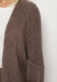 Born2be - Jasnobrązowy Nietoperzowy Kardigan Bez Zapięć z Domieszką Wełny i Wiskozy Rallisa. Okazja: na co dzień. Kolor: brązowy. Materiał: wełna, wiskoza. Wzór: gładki. Styl: casual #2