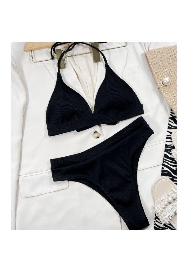 Intica - Dwuczęściowy strój kąpielowy z regulowanymi ramiączkami Natalia. Kolor: czarny. Materiał: tkanina, materiał