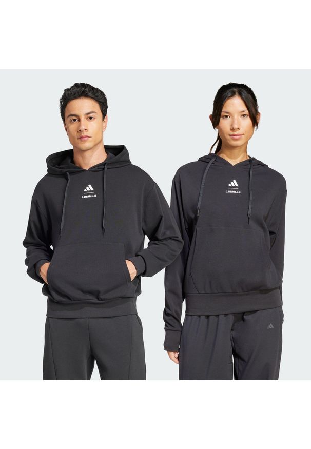 Adidas - Bluza z kapturem Les Mills Graphic. Typ kołnierza: kaptur. Kolor: czarny. Materiał: polar. Sport: fitness