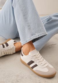 Born2be - Beżowo-Brązowe Sneakersy VICES w Stylu Kultowych Tenisówek Azilina. Okazja: na co dzień. Kolor: beżowy. Materiał: jeans. Wzór: gładki #6