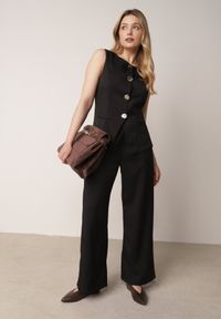 Born2be - Czarny Komplet Garniturowy z Bawełną Kamizelka i Szerokie Spodnie Sererissa. Kolor: czarny. Materiał: bawełna #1