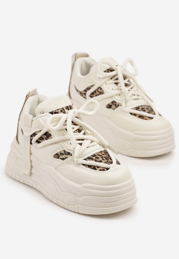 Born2be - Beżowe Streetwearowe Sneakersy na Platformie z Brokatem i Aplikacjami Maivessa. Okazja: na co dzień. Kolor: beżowy. Materiał: jeans. Wzór: aplikacja. Obcas: na platformie