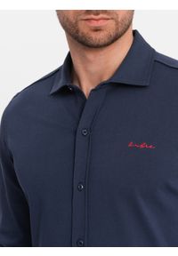 Ombre Clothing - Koszula męska bawełniana REGULAR z dzianiny single jersey - granatowa V2 OM-SHCS-0138 - XXL. Kolor: niebieski. Materiał: jersey, bawełna, dzianina. Wzór: haft, kolorowy