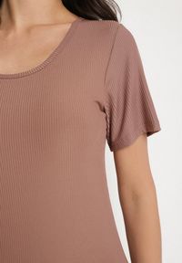 Born2be - Brązowa Casualowa Sukienka z Bawełną Lumelisse. Okazja: na co dzień. Kolor: brązowy. Materiał: bawełna. Typ sukienki: proste. Styl: casual #5