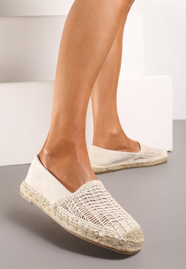 Renee - Beżowe Płaskie Espadryle z Ekozamszu Ozdobione Jutą Lemiala. Okazja: na co dzień. Kolor: beżowy. Materiał: len, jeans. Wzór: aplikacja. Sezon: lato. Obcas: na obcasie. Styl: klasyczny, casual. Wysokość obcasa: niski