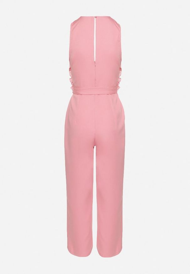 Born2be - Różowy Koktajlowy Kombinezon z Żabotem Szerokimi Nogawkami i Paskiem w Talii Uenelsea. Kolor: różowy. Styl: wizytowy