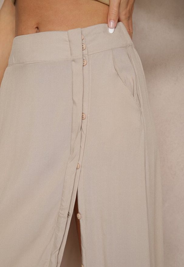 Renee - Ciemnobeżowa Rozkloszowana Spódnica z Wiskozy z Kieszeniami Galmira. Okazja: na co dzień. Kolor: beżowy. Materiał: wiskoza. Styl: elegancki, casual, klasyczny