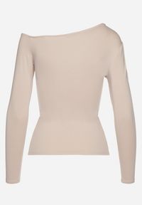Born2be - Beżowa Asymetryczna Bluzka z Wiskozą Tatireth. Okazja: na co dzień. Kolor: beżowy. Materiał: wiskoza. Styl: elegancki, casual