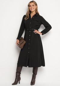 Born2be - Czarna Koszulowa Sukienka Rozkloszowana Ozdobiona Kieszeniami z Klapami i Paskiem Rinnella. Kolor: czarny. Wzór: aplikacja. Typ sukienki: koszulowe. Styl: klasyczny #5