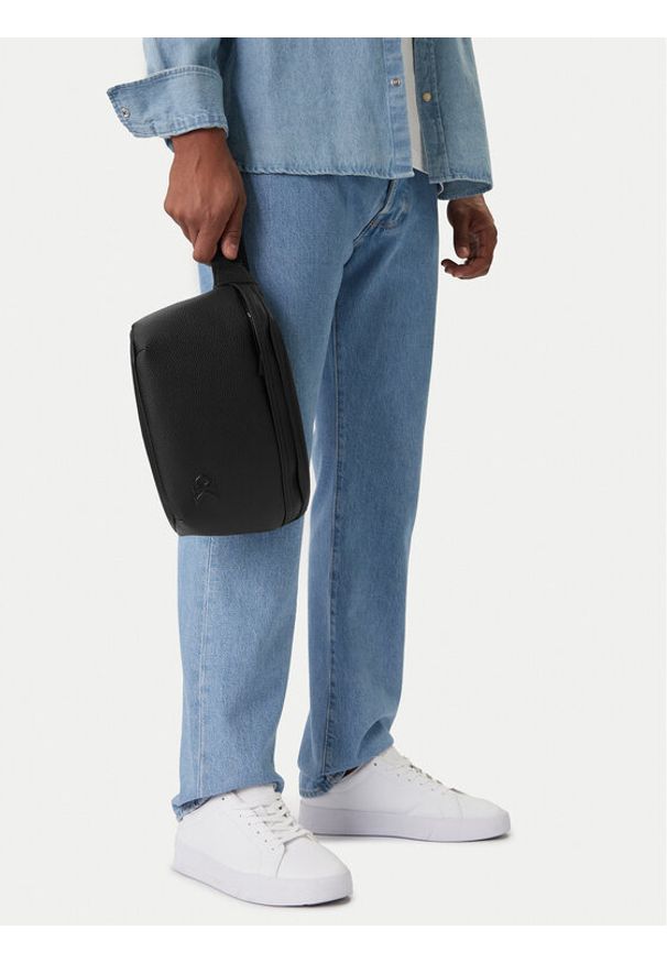 Calvin Klein Jeans Nerka Cargo Waistbag LV04G3082G Czarny. Kolor: czarny. Materiał: skóra