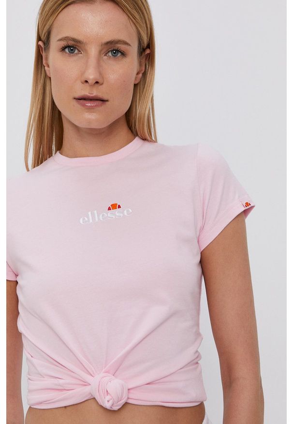 Ellesse T-shirt bawełniany kolor różowy SGJ11885-908. Okazja: na co dzień. Kolor: różowy. Materiał: bawełna. Wzór: aplikacja. Styl: casual