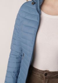 Born2be - Niebieska Pikowana Kurtka Przejściowa z Kapturem z Lamówką i Ściągaczami Zidara. Okazja: na spacer. Typ kołnierza: kaptur. Kolor: niebieski. Materiał: jeans, dresówka, poliester #2