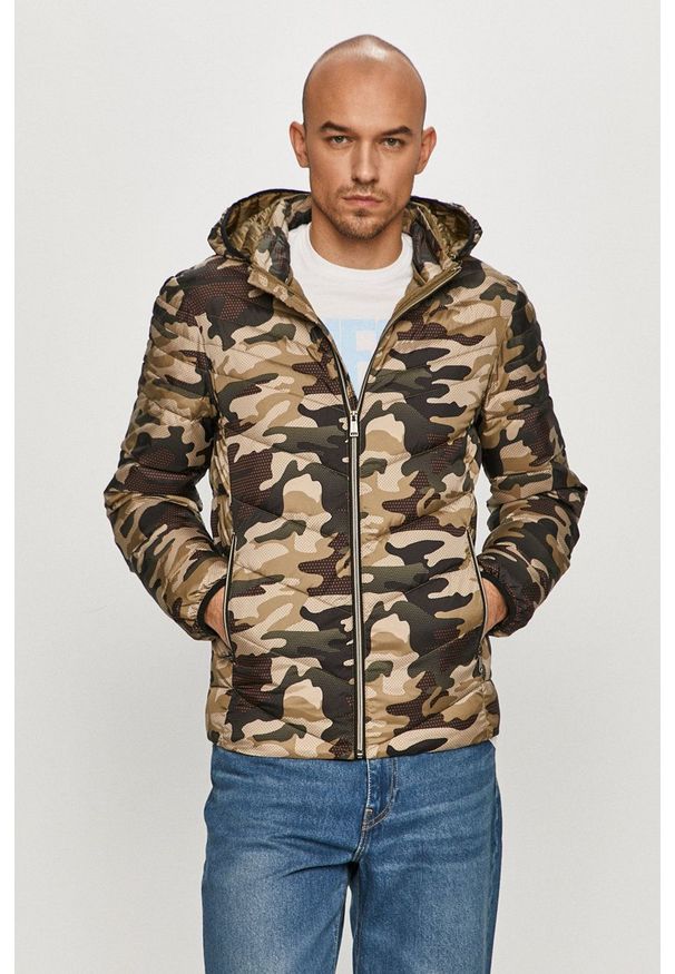 Guess - Kurtka. Okazja: na co dzień. Typ kołnierza: kaptur. Kolor: zielony. Materiał: puch, materiał. Styl: casual