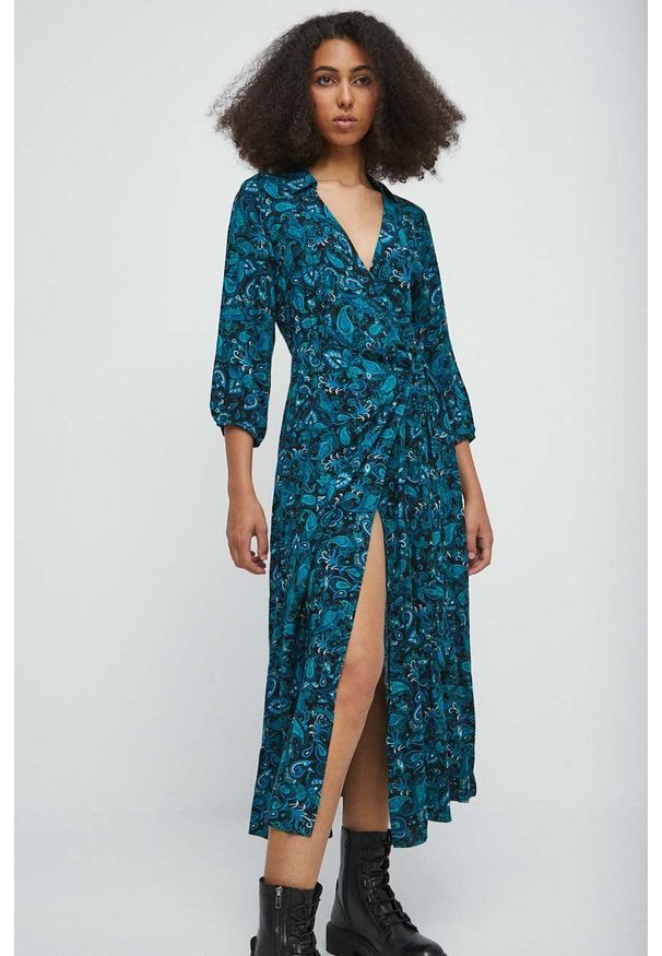 medicine - Medicine sukienka midi rozkloszowana. Kolor: turkusowy. Materiał: tkanina. Typ sukienki: rozkloszowane. Długość: midi