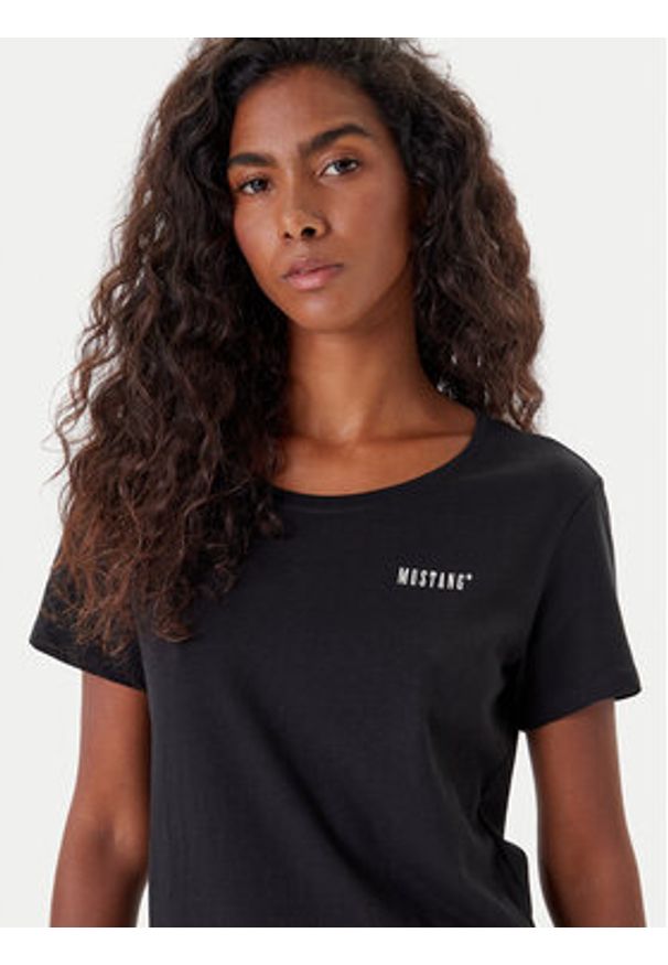 Mustang T-Shirt Alma 1016748 Czarny Regular Fit. Kolor: czarny. Materiał: bawełna