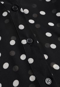 Born2be - Czarna Bawełniano-Wiskozowa Koszula w Groszki z Plisowanymi Rękawami Ronan. Okazja: na co dzień, na spotkanie biznesowe, do pracy. Kolor: czarny. Materiał: wiskoza, bawełna. Wzór: grochy. Styl: casual, biznesowy, klasyczny #4