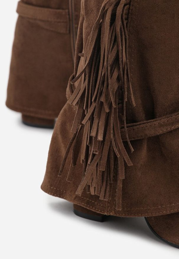 Born2be - Brązowe Botki w Stylu Boho z Wywiniętą Cholewką i Frędzlami Harile. Okazja: na co dzień. Kolor: brązowy. Materiał: jeans. Szerokość cholewki: normalna. Wzór: haft. Styl: boho