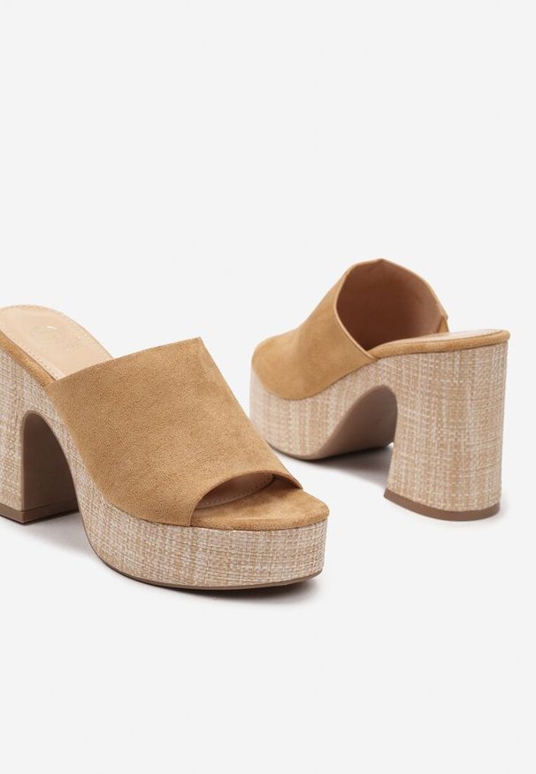 Born2be - Brązowe Klapki na Wysokim Słupku i Platformie Clina. Okazja: na co dzień. Kolor: brązowy. Materiał: jedwab. Sezon: lato. Obcas: na platformie. Styl: elegancki, casual, klasyczny