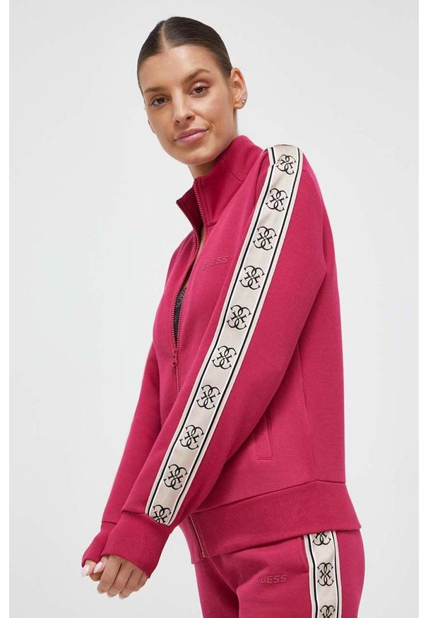 Guess bluza damska kolor różowy z aplikacją. Okazja: na co dzień. Kolor: różowy. Wzór: aplikacja. Styl: casual