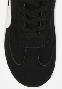 Renee - Czarne Sneakersy Typu Klasyczne Tenisówki Zelritia. Okazja: na co dzień, na spotkanie biznesowe. Kolor: czarny. Materiał: jeans. Szerokość cholewki: normalna. Wzór: aplikacja #5