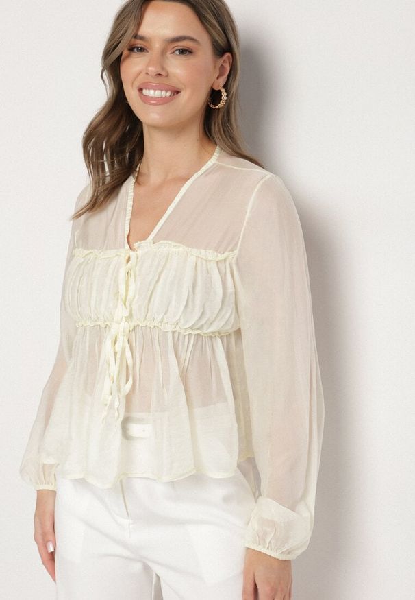 Born2be - Żółta Transparentna Bluzka z Wiskozą i Wiązaniem Zarestra. Okazja: na co dzień. Kolor: żółty. Materiał: wiskoza. Styl: casual