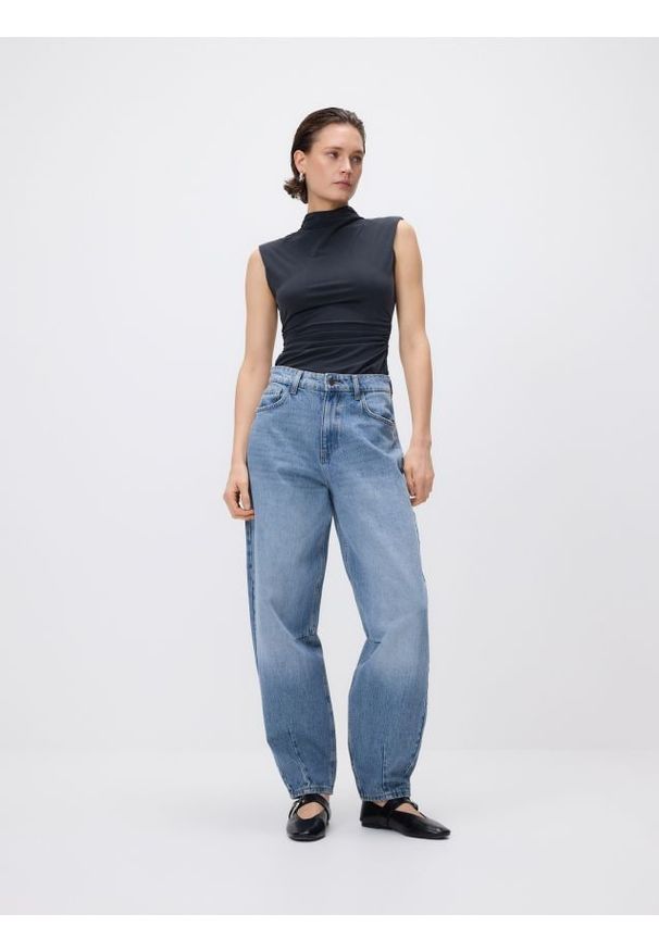 Reserved - Top z modalem - ciemnoszary. Kolor: szary. Materiał: dzianina