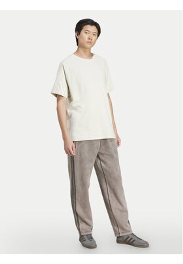 Adidas - adidas Spodnie dresowe Premium Essentials Retro JD0217 Szary Loose Fit. Kolor: szary. Materiał: bawełna
