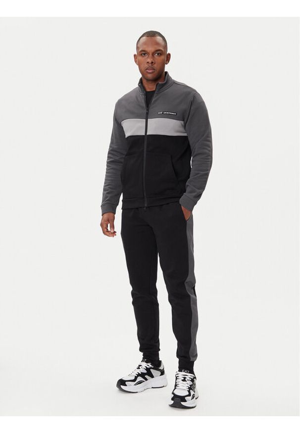 EA7 Emporio Armani Dres 7M000941 AF10377 MC165 Czarny Regular Fit. Kolor: czarny. Materiał: bawełna