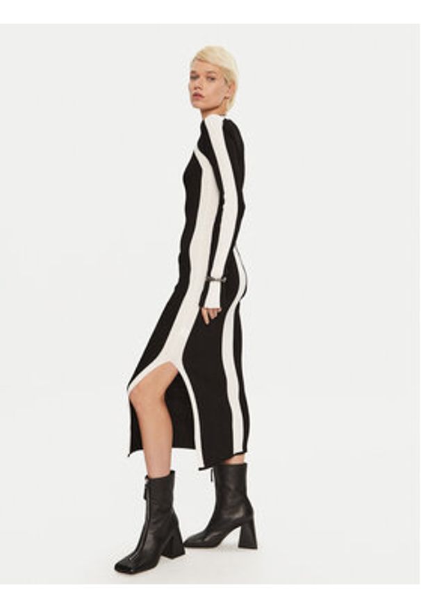Patrizia Pepe Sukienka dzianinowa 8A1338 K9J5 Écru Regular Fit. Kolor: czarny. Materiał: wełna
