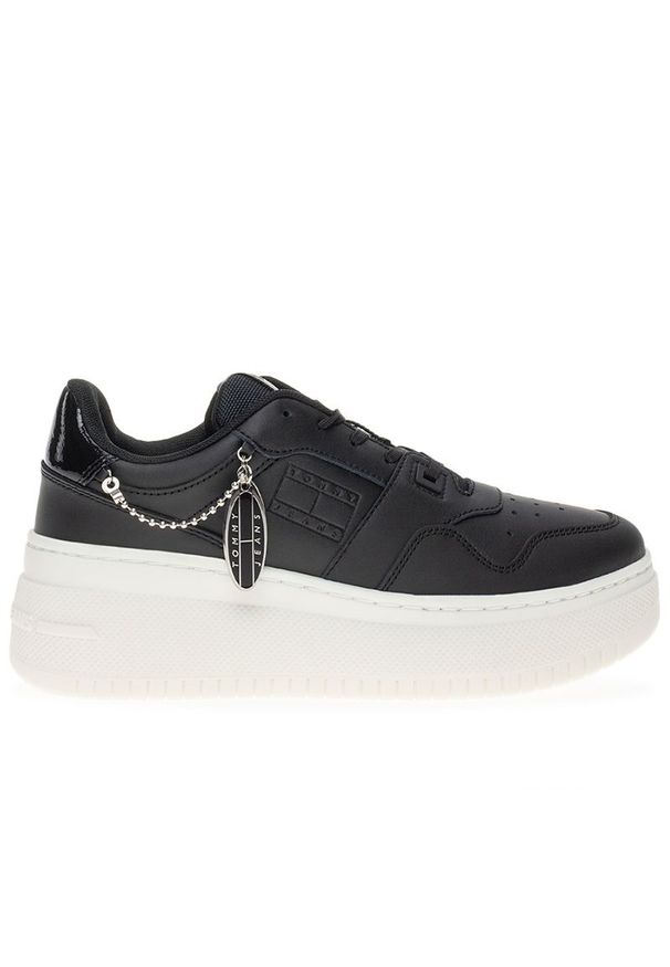Buty Tommy Jeans TJW Retro Flatform Charm EN0EN02421-BDS - czarne. Okazja: na co dzień. Zapięcie: sznurówki. Kolor: czarny. Materiał: skóra, syntetyk, guma. Szerokość cholewki: normalna. Obcas: na platformie