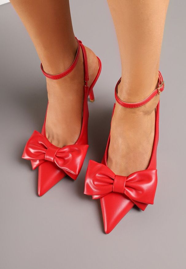 Renee - Czerwone Sandały Vices na Szpilce Slingback Ozdobione Kokardą Tilvanea. Okazja: na wesele, na co dzień, na ślub cywilny. Zapięcie: sprzączka. Kolor: czerwony. Wzór: aplikacja. Obcas: na szpilce. Styl: casual, elegancki