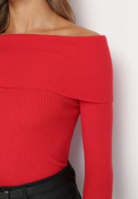 Born2be - Czerwony Sweter Bluzka Hiszpanka z Odkrytymi Ramionami Lelian. Typ kołnierza: dekolt hiszpanka. Kolor: czerwony. Materiał: dzianina, prążkowany. Długość: długie #4