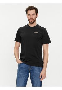 Napapijri T-Shirt Iaato NP0A4HFZ Czarny Regular Fit. Kolor: czarny. Materiał: bawełna