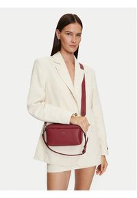 Calvin Klein Torebka Ck Must Convertible Camera Bag K60K612280 Bordowy. Kolor: czerwony. Materiał: skórzane #5