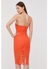BARDOT - Bardot sukienka kolor pomarańczowy mini dopasowana. Kolor: pomarańczowy. Długość rękawa: na ramiączkach. Typ sukienki: dopasowane. Długość: mini #2