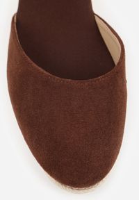 Born2be - Brązowe Sandały na Koturnie z Plecionki i Zapięciem na Sprzączkę Jessaln. Okazja: na spacer. Zapięcie: sprzączka. Kolor: brązowy. Sezon: lato. Obcas: na koturnie. Styl: elegancki. Wysokość obcasa: średni #3