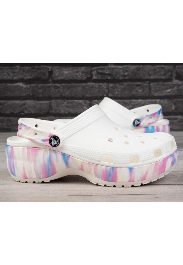 Klapki damskie do chodzenia Crocs CLASSIC PLATFORM DREAM. Kolor: biały, wielokolorowy, różowy, niebieski. Obcas: na platformie