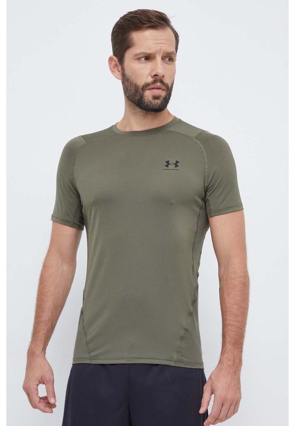 Under Armour t-shirt treningowy kolor zielony gładki. Kolor: zielony. Materiał: skóra, materiał. Wzór: gładki