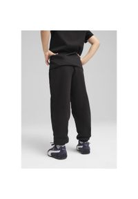 Puma - Dziecięce polarowe spodnie dresowe ESS z logo No. 1 PUMA Black. Okazja: na co dzień. Kolor: czarny. Materiał: dresówka, polar. Wzór: nadruk. Styl: elegancki, casual