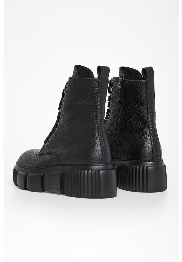 Trapery damskie skórzane CESARE CASADEI. Materiał: skóra