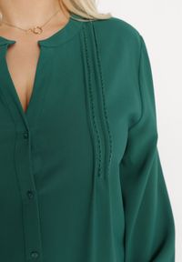 Born2be - Ciemnozielona Koszulowa Sukienka Mini z Falbanką Brindel. Kolor: zielony. Typ sukienki: koszulowe. Długość: mini #7